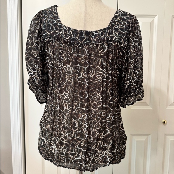 Karen Kane EUC❤️ Black and Cream Abstract Blouse - Picture 2 of 6